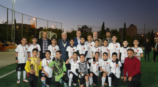 افتتاح زمین چمن مصنوعی دانشگاه صنعتی شیراز همزمان با قهرمانی تیم نونهالان خرم فارس